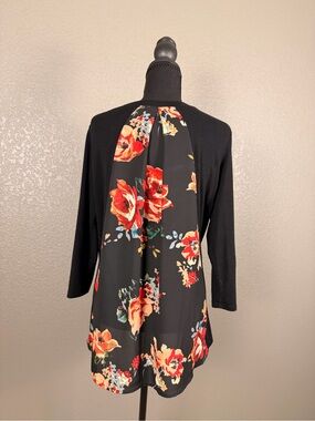 Le Lis Black Floral Back-Panel Women's Top